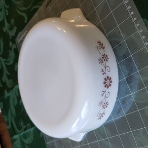Dyna Ware Pyr-o-rey 8in Round Casserole Milk Glass